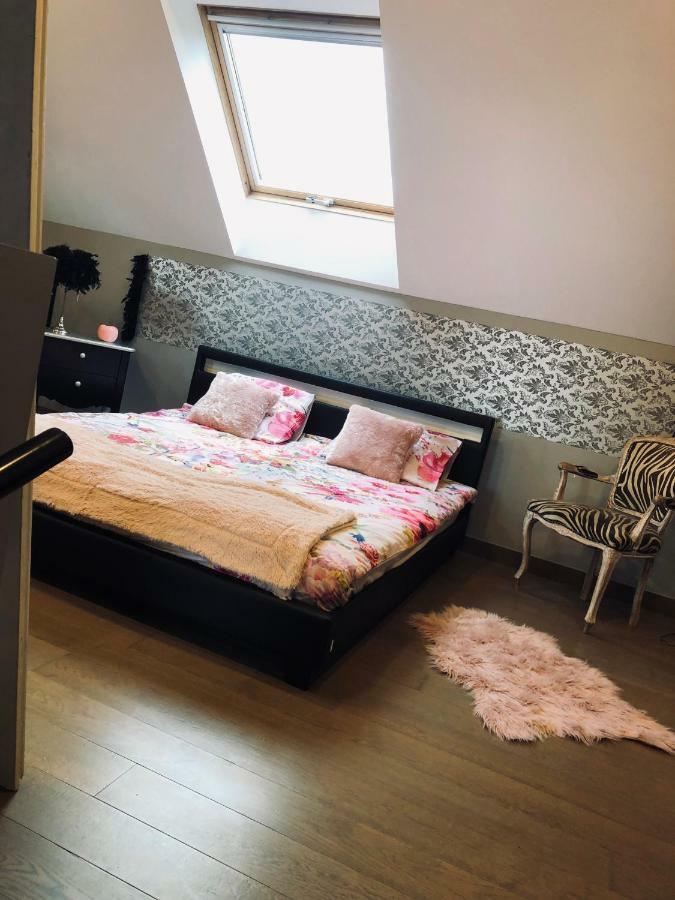 Loft D Isa Avec Wifi Netflix Apartman Gesves Kültér fotó